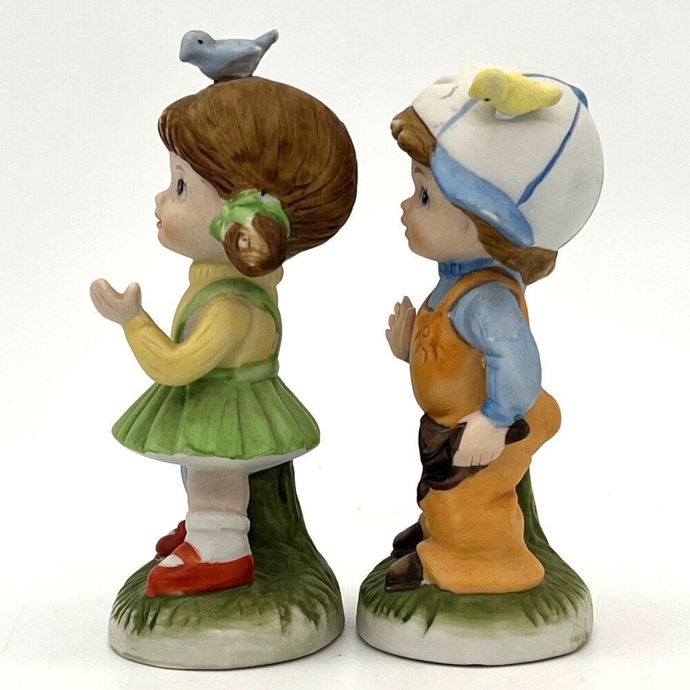 Vintage Homco Porcelain Figurines Boy & Girl Set With Birds and Slingshot - Picture 3 of 8